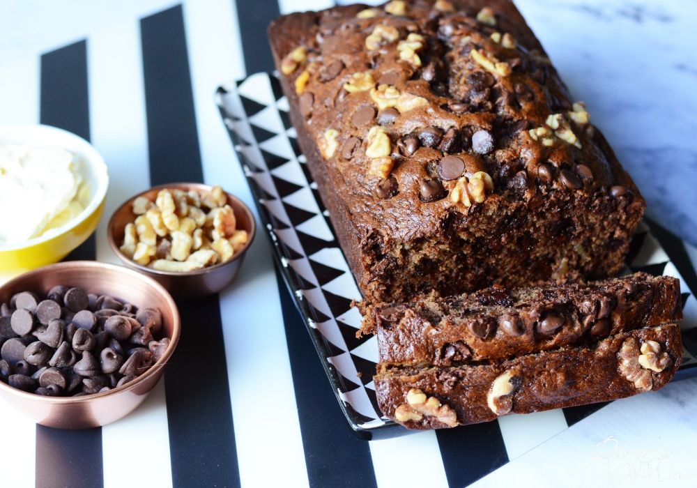 chocolate-chip-banana-bread-2 overhead of chocolate chip banana bread with walnuts