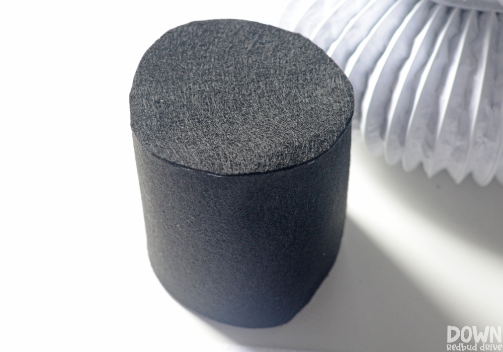 diy-dryer-vent-snowman-wide-7 A black top hat made out of black felt.