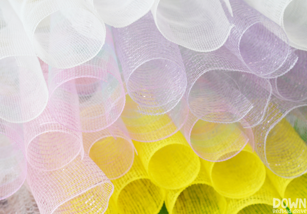 diy-easter-deco-mesh-wreath-wide-3