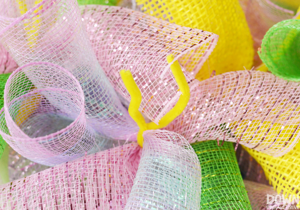 diy-easter-deco-mesh-wreath-wide-5