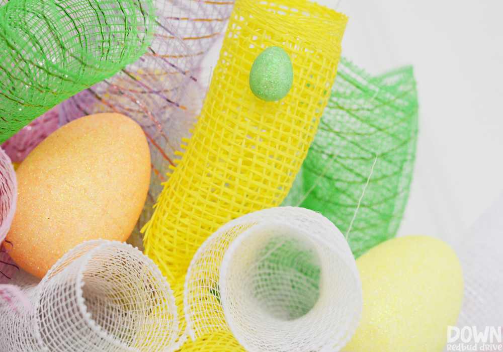 diy-easter-deco-mesh-wreath-wide-6