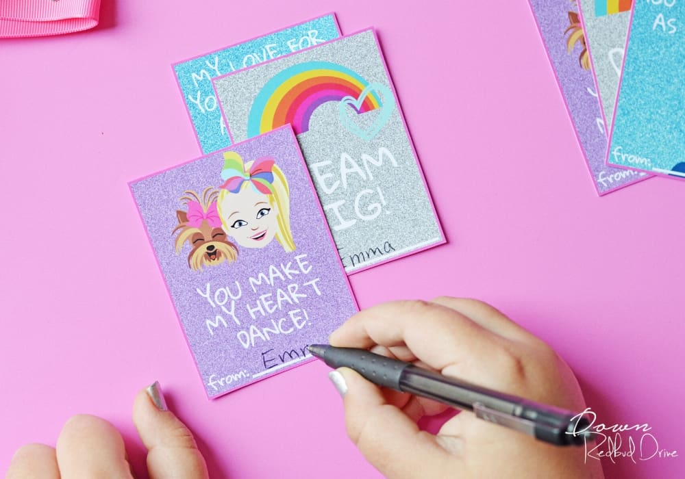 jojo-valntines-2 hand writing a name on a Jojo siwa valentine