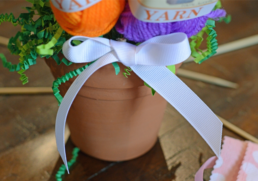 yarn-bouquet-5 small white bow attached to a flower pot
