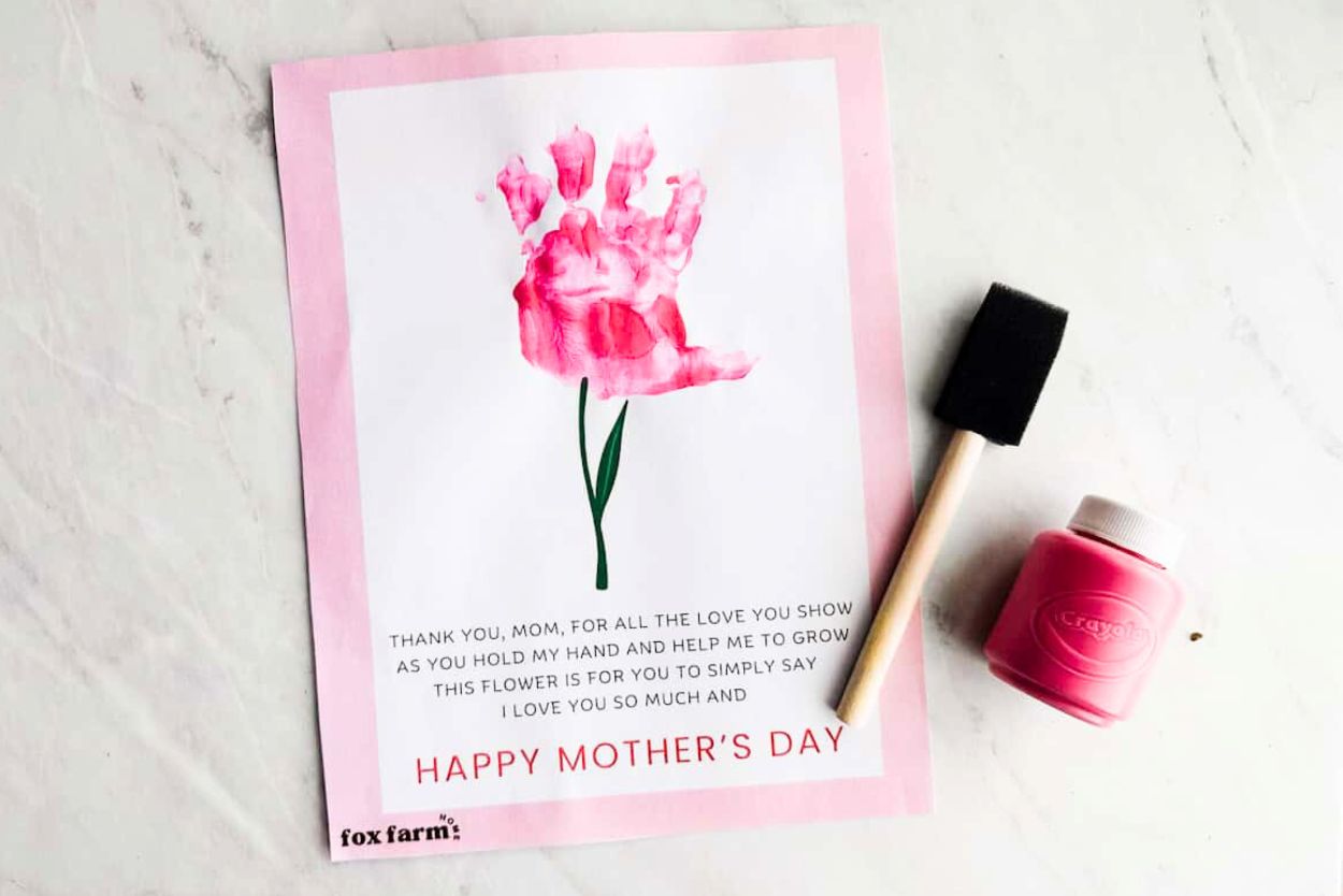 mothers-day-handprint-poem-printable-gift-idea finished printable mothers day poem with a handprint flower